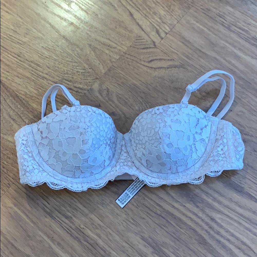 Victoria’s Secret Lace Bra Size 32b NWT!